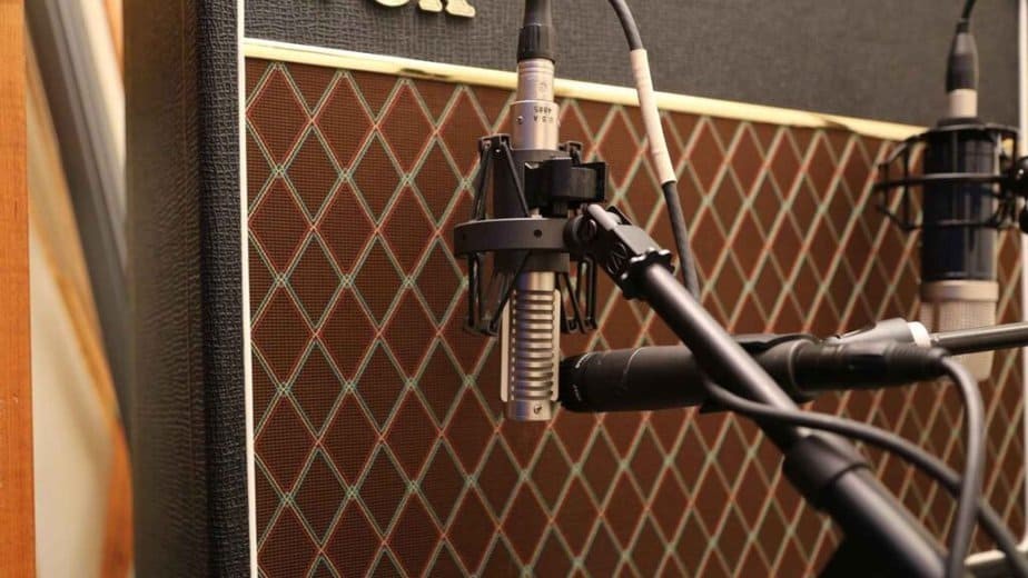 Enregistrer sa guitare électrique : tout sur les microphones